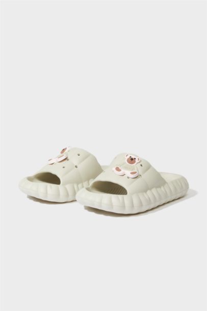 شبشب نسائي بكعب مسطح بشريط مفرد