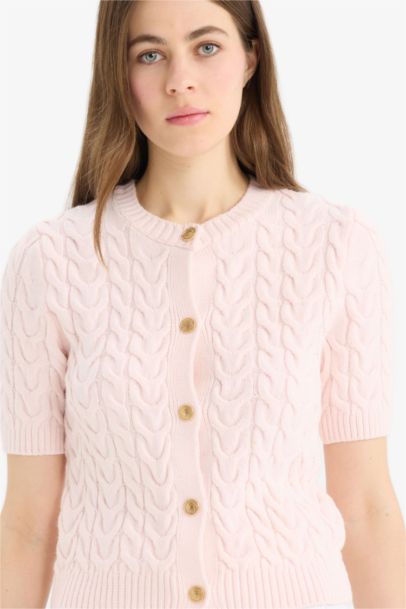 Трикотажный кардиган с короткими рукавами и круглым вырезом