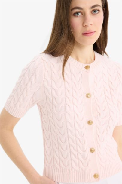 Трикотажный кардиган с короткими рукавами и круглым вырезом