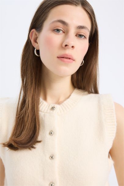 Регулярная посадка, вязаный жилет с воротом-стойкой и пуговицами