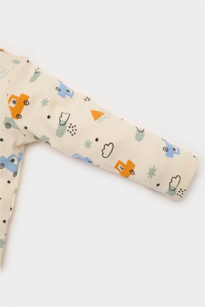 طقم بيجاما اولادي مضلع قصة عادية - قطعتين