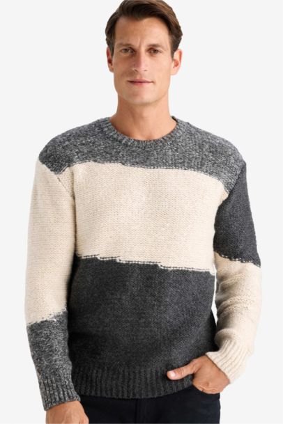 بلوفر تريكو قصة عادية برقبة مستديرة