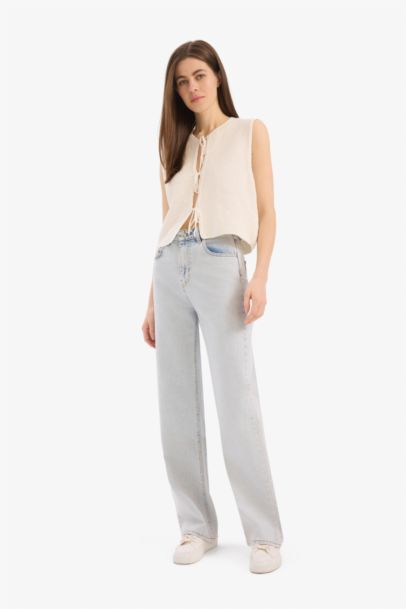 Свитер стандартного кроя с круглым вырезом на завязках