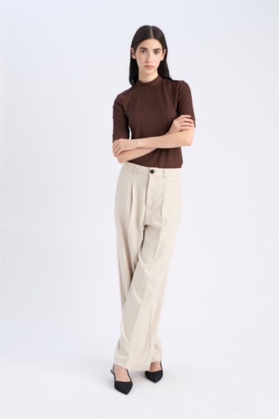 تيشيرت اسود بيزك نص كم سليم فيت بياقة عالية