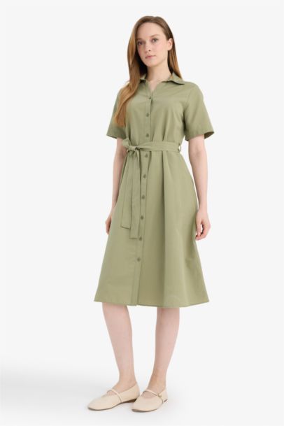 Robe midi en popeline à col chemise et manches courtes