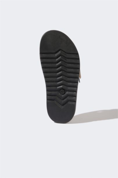 Woman Flat Base Double Banded Faux Leather Slippers