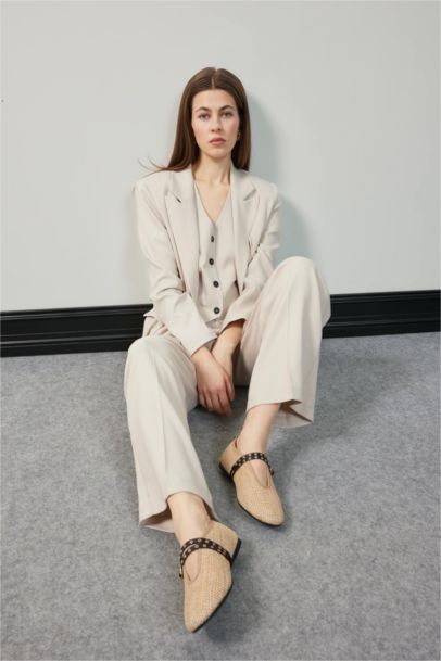 صندل نسائي بكعب مسطح