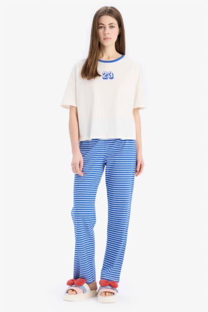 Ensemble Pyjama avec haut à manches courtes et pantalon à taille élastique de Fall in Love