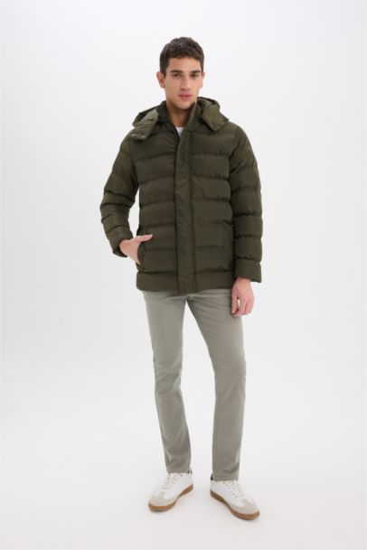 قمصلة نفخ قصة عادية بغطاء للرأس بسحاب وجيب