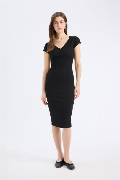 Robe midi moulante côtelée à manches courtes et col en V