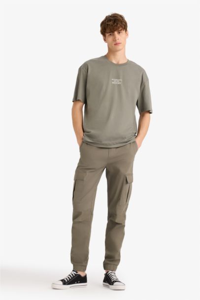 Брюки джоггер из габардина с карго-карманами и эластичным поясом