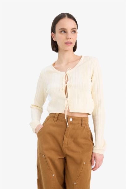 Slim Fit Dar Kesim Bağcıklı Bisiklet Yaka Triko  Kazak