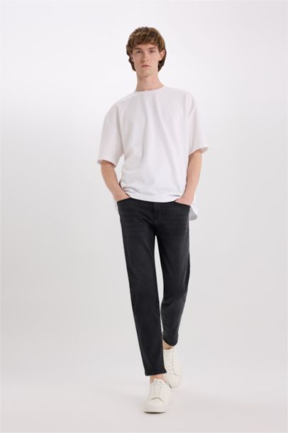 بنطلون جينز سليم فيت برجل ضيق وخصر عادي