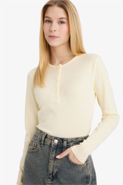 تيشيرت مضلع سليم فيت كم طويل بأزرار