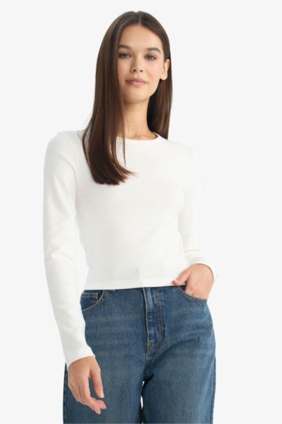 تيشيرت سليم عادي أبيض بأكمام طويلة