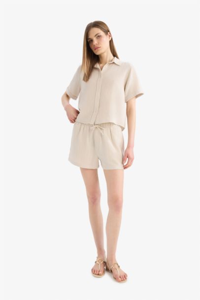 Шорты из крючкового материала с прямыми ногами и эластичной талией