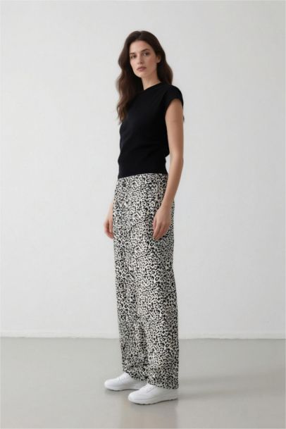 Carrot Fit Wide Leg Printed Trousers