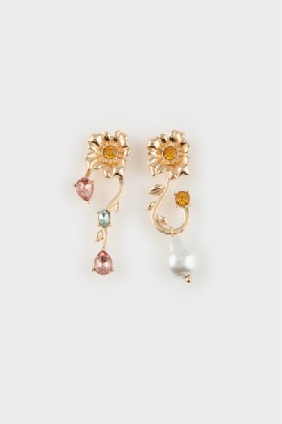 Woman Floral Pearl Earrings