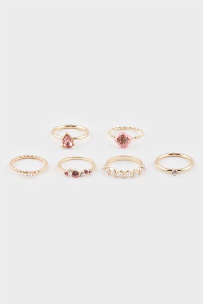 Woman 6 Piece Gold Rings