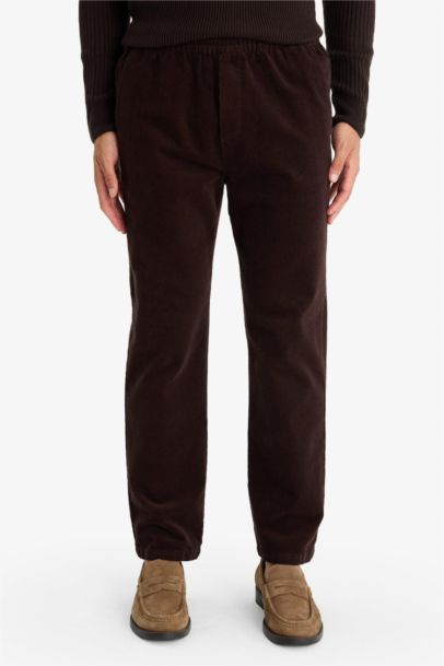 بنطرون قطيفة قصة مريحة ورجل عادية