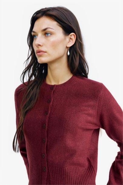 جاكيت تريكو سليم فيت بياخة مستديرة بأزرار