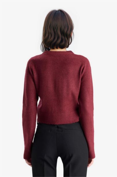 جاكيت تريكو سليم فيت بياخة مستديرة بأزرار