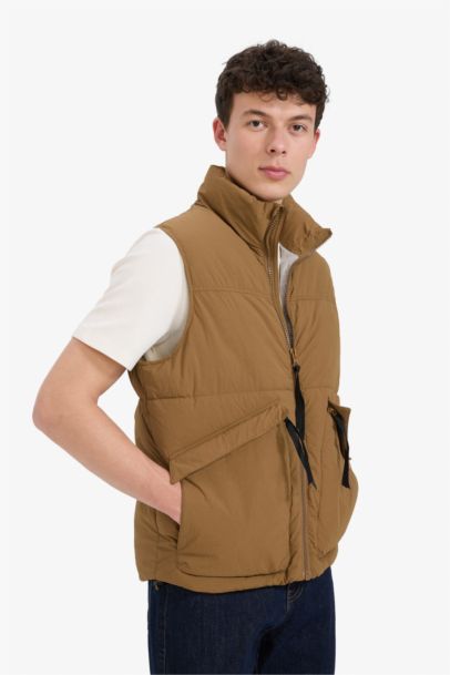 Regular Fit Stand Collar Zippered Puffer Vest