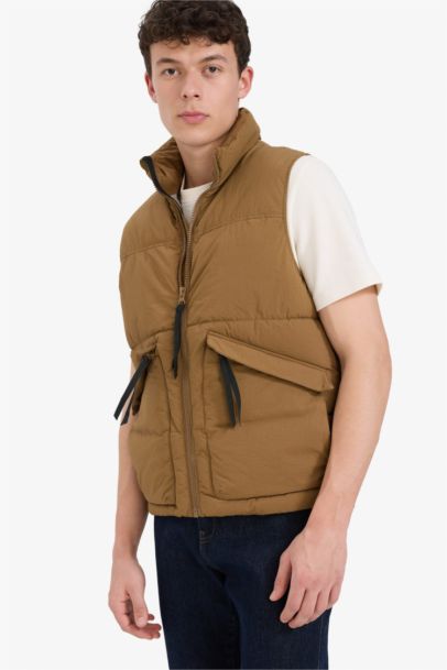 Regular Fit Stand Collar Zippered Puffer Vest