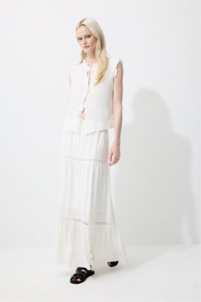 A Cut Crinkle Viscose Lined Normal Waist Maxi Skirt