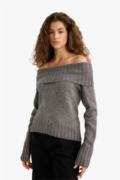 Pull en tricot slim à épaules dénudées