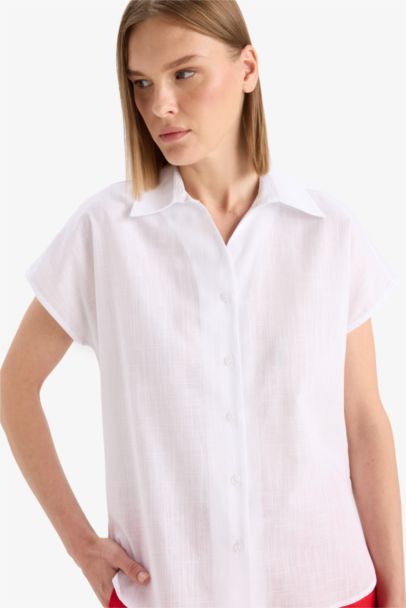 Chemise blanche en coton flammé à manches courtes Coupe régulière
