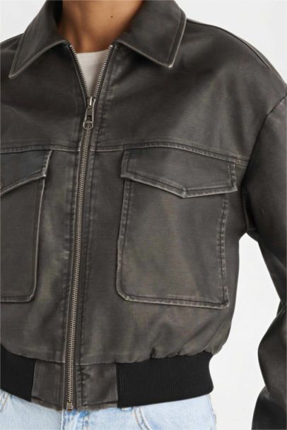 جاكيت جلد صناعي بياخة بولو بسحاب بجيب
