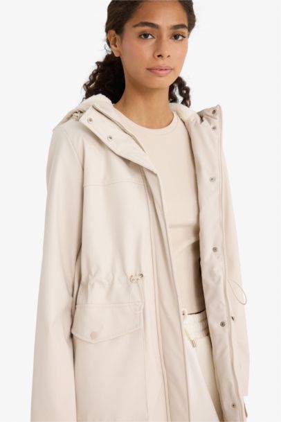 جاكيت مطر جلد صناعي قصة عادية بغطاء للرأس