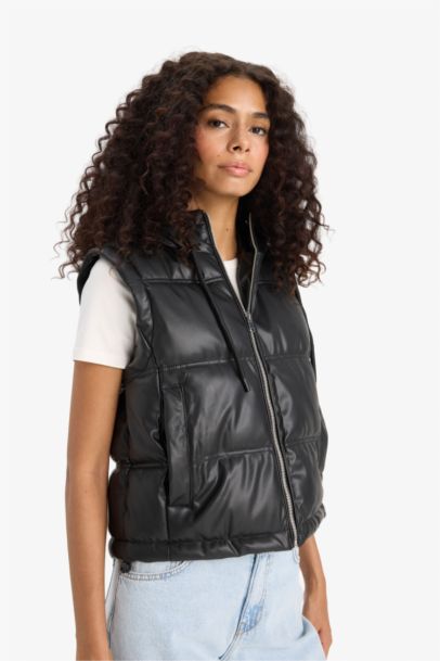 Regular Fıt Kapüşonlu Suni Deri Yelek