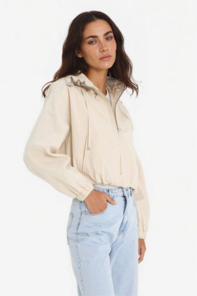 Su Geçirmez Regular Fit Kapüşonlu Fermuarlı Crop Mont