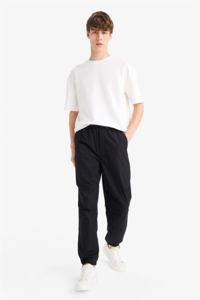 بنطلون برجل واسع جوجر باراشوت وخصر برباط