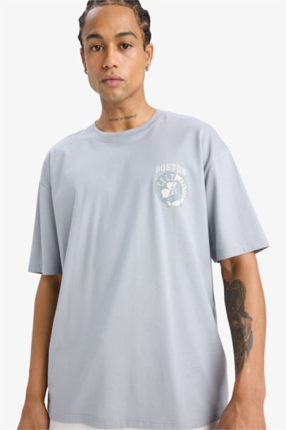 Oversize Fit Boston Celtics Licensed Crew Neck T-Shirt