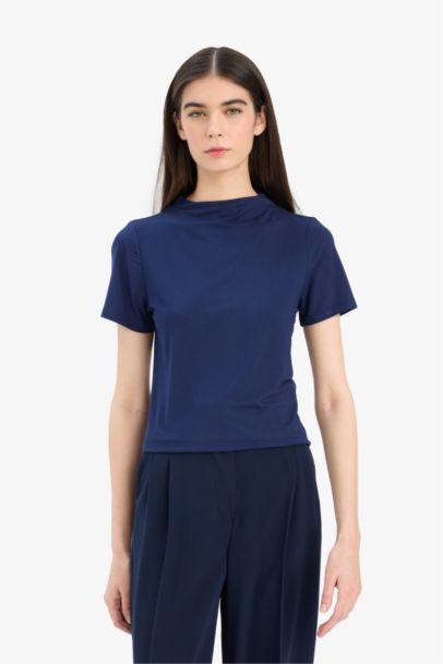 T-shirt slim côtelé à manches courtes et col bateau