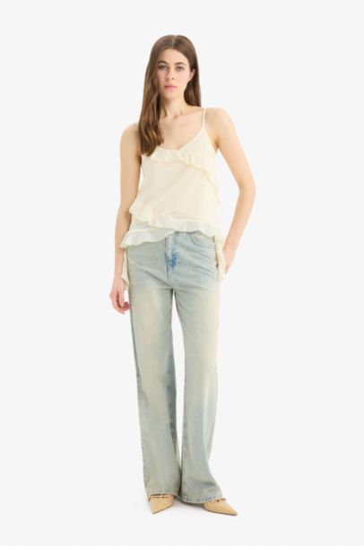 ديباردور قصة عادية برقبة V