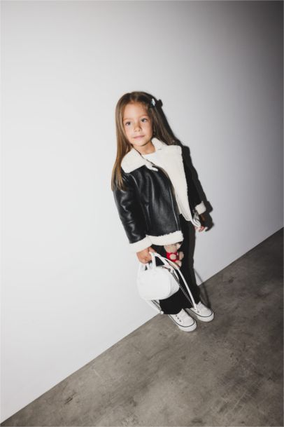 Kız Bebek Rüzgar Geçirmez Su Geçirmez Gömlek Yaka Pelüş Astar Fermuarlı Cepli Suni Deri Mont