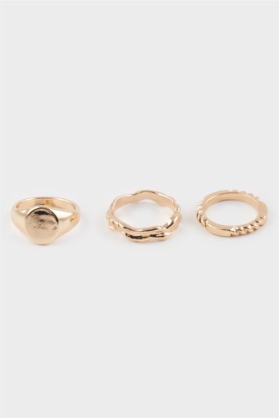 Woman 3 Piece Gold Rings
