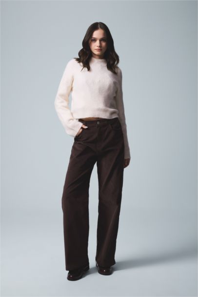 Pull tricot basique sans couture à col rond et coupe régulière