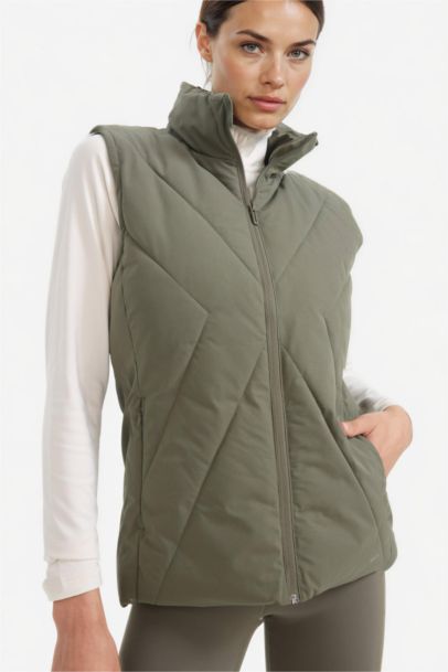 يلك نفخ رياضي سليم فيت بسحاب مقاوم للماء من DeFactoFit