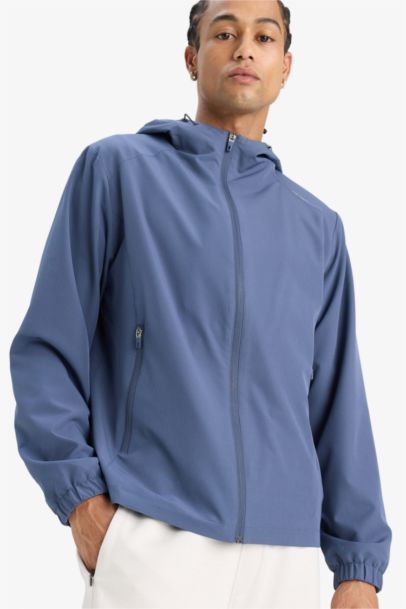 جاكيت مطر قصة عادية بغطاء للرأس مقاوم للماء من DeFactoFit