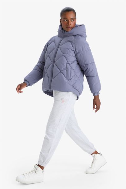 قمصلة نفخ مقاوم للماء اوفر سايز بغطاء للرأس