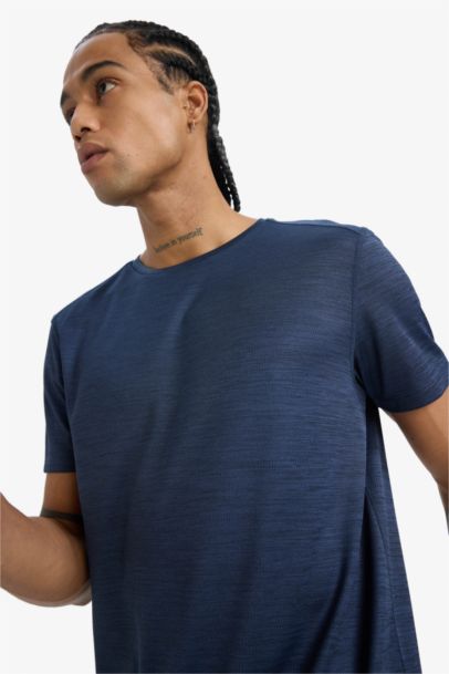 تيشيرت سليم فيت رياضي قصة عادية سريع الجفاف من DeFactoFit