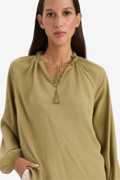 Regular Fit Bağcıklı Yaka Krinkıl Kumaş Uzun Kollu Bluz