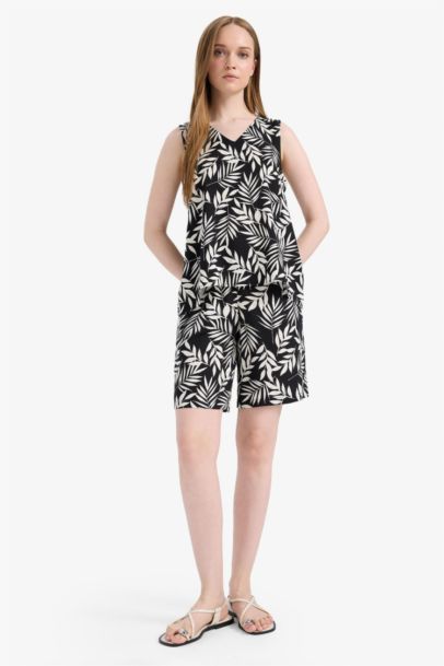 شورت قصة عادية بخصر مطاطي