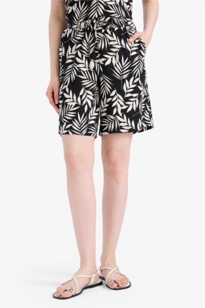 شورت قصة عادية بخصر مطاطي