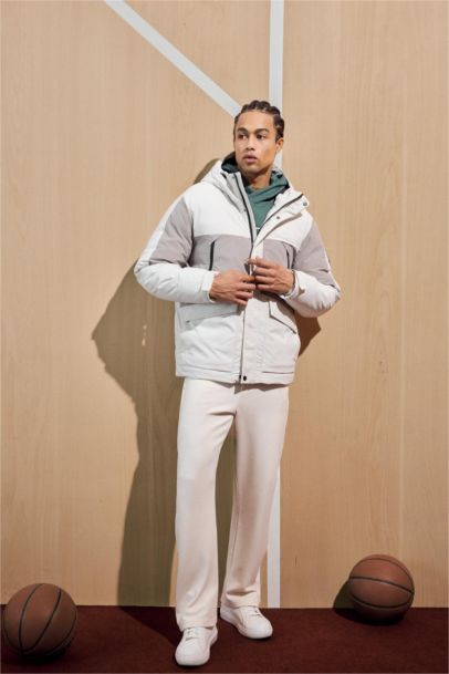 Regular Fit Hooded Windproof Waterproof Jacket